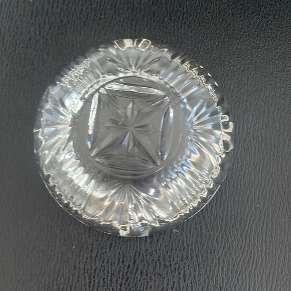 NWOT: Glass Ashtray . NEW - Picture 2 of 5